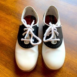 Kids Classic saddle oxford. Size 2.5